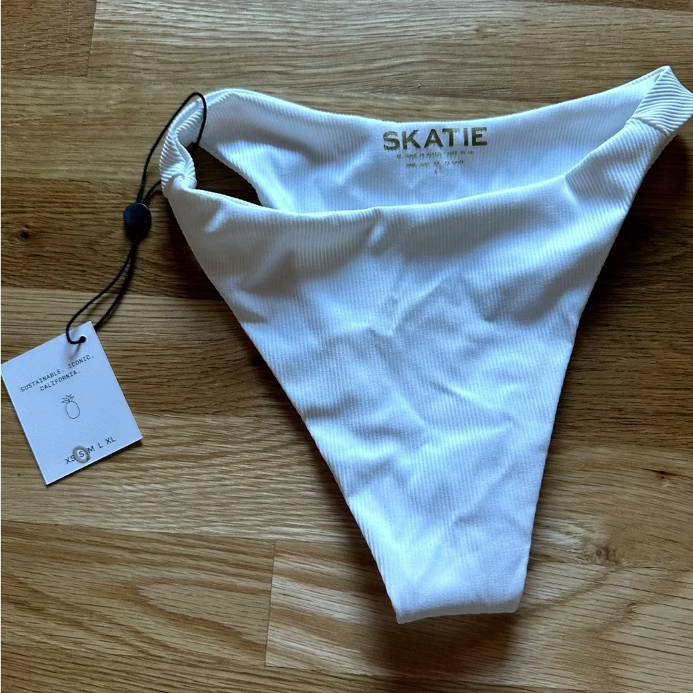 Skatie Kelly Bottom size S - Picture 2 of 2